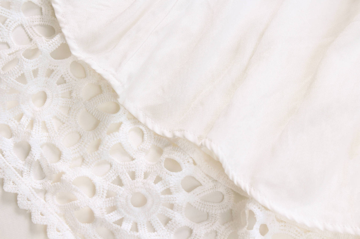 Robe Blanche Manches Lanternes