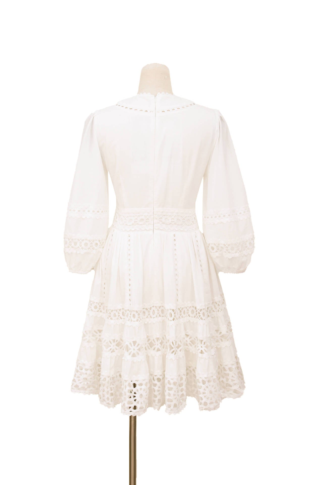 Robe Blanche Manches Lanternes