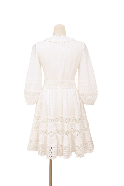 Robe Blanche Manches Lanternes